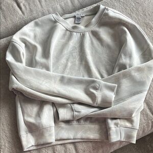 Women’s buttery soft camo cropped crewneck sweatshirt